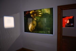40. TNF: Dzień 8 (29.05.26) - Fragment wystawy fotografii Piotra Jaxy - Remebering Kieślowski w Galerii TCK