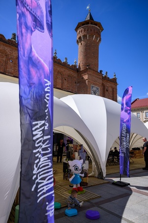 40. TNF: Dzień 8 (29.05.26) - Filmowy Rynek: widok na namiot festiwalowy