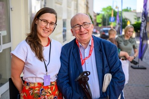 40. TNF: Dzień 8 (29.05.26) - Przed Marzeniem (od lewej) Kaja Łuczyńska i Andrzej Bukowiecki - dziennikarz i krytyk filmowy