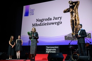 40. TNF: Gala Wręczenia Nagród - Na scenie Marzenia współproducentka filmu "Franz Kafka", Alicja Jagodzińska, wypowiadająca podziękowania w imieniu Agnieszki Holland