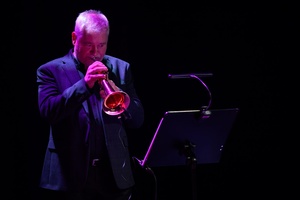 40. TNF: Gala Wręczenia Nagród - Na scenie Marzenia trio Andrzeja Jagodzińskiego z wokalistką Agnieszką Wilczyńską i trębaczem Robertem Majewskim występujący na zakończenie Gali