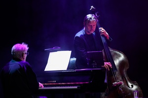 40. TNF: Gala Wręczenia Nagród - Na scenie Marzenia trio Andrzeja Jagodzińskiego z wokalistką Agnieszką Wilczyńską i trębaczem Robertem Majewskim występujący na zakończenie Gali