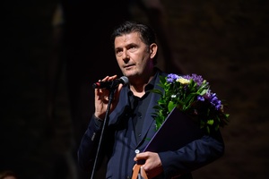 40. TNF: Gala Wręczenia Nagród - Na scenie Marzenia reżyser filmu "Brat" Maciej Sobieszczański dziękujący za przyznanie Nagrody Specjalnej