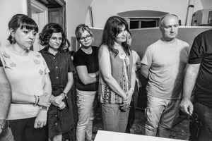 Warsztaty fotograficzne: Brąz van Dyke - Uczestnicy przysłuchujący się wprowadzeniu teoretycznemu do pracy w ciemni.