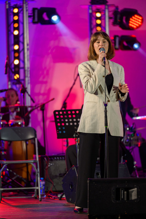 Starówka Jazz Festival – Old Boys Band / Big Band Bochnia - Koncert jazzowy w Amfiteatrze w Tarnowie – widok na scenę i zgromadzoną publiczność.
