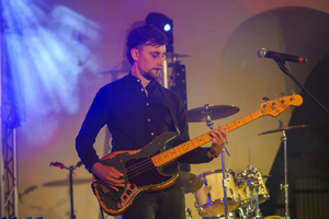 Koncert: Paragrafy i nuty - Zespół StandBy występujący na scenie amfiteatru