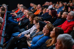 Koncert: Adam Nowak i Akustyk Amigos - Publiczność podczas koncertu Adama Nowaka i Akustyk Amigos