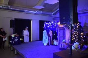 Wychowankowie z Przedszkola Nr 18 w Tarnowie podczas Jasełek w Domu Kultury.