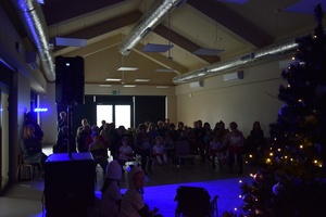 Wychowankowie z Przedszkola Nr 18 w Tarnowie podczas Jasełek w Domu Kultury.