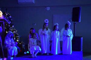 Wychowankowie z Przedszkola Nr 18 w Tarnowie podczas Jasełek w Domu Kultury.