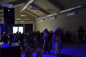 Wychowankowie z Przedszkola Nr 18 w Tarnowie podczas Jasełek w Domu Kultury.