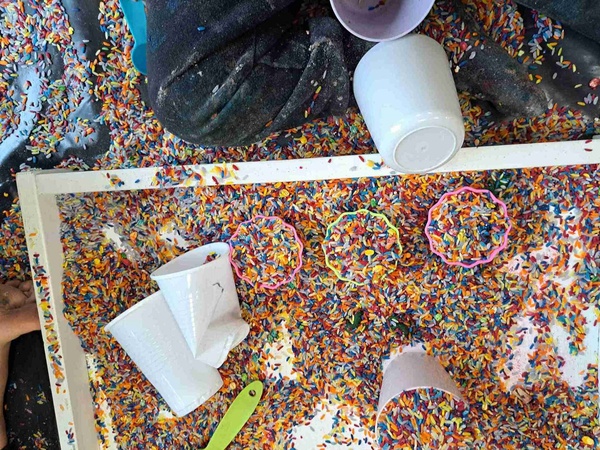 DKW: Szur! Trzask! Plask! Warsztaty sensoplastyczne dla dzieci